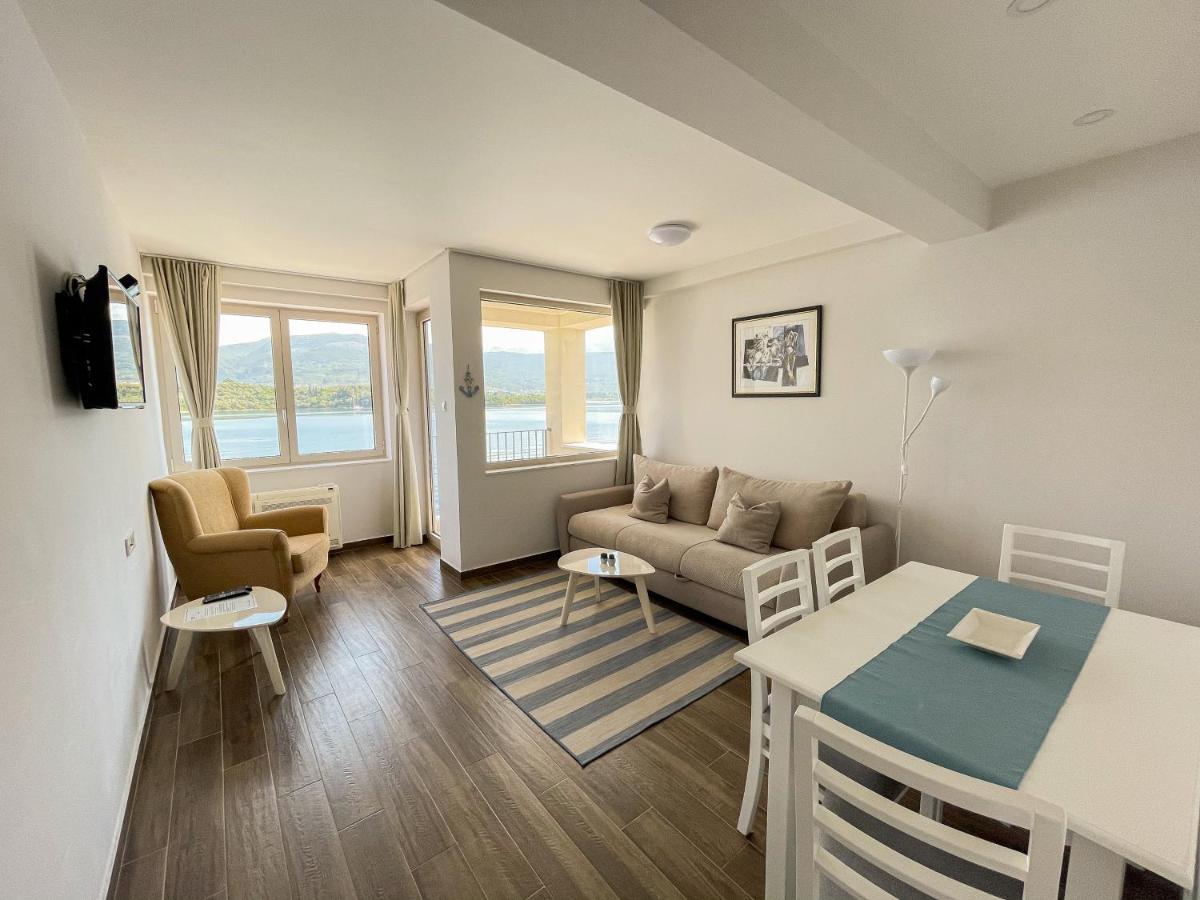 Apartments Maestral Тиват Екстериор снимка