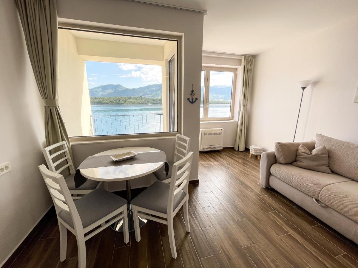 Apartments Maestral Тиват Екстериор снимка