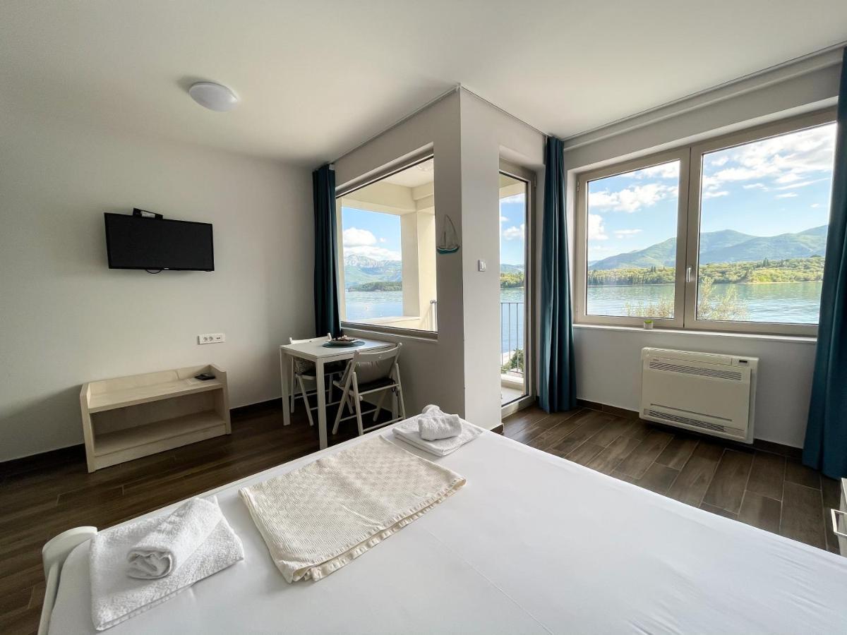 Apartments Maestral Тиват Екстериор снимка