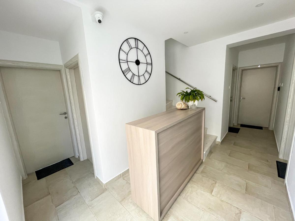 Apartments Maestral Тиват Екстериор снимка