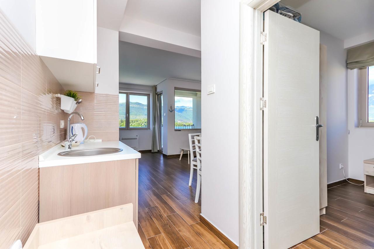 Apartments Maestral Тиват Екстериор снимка