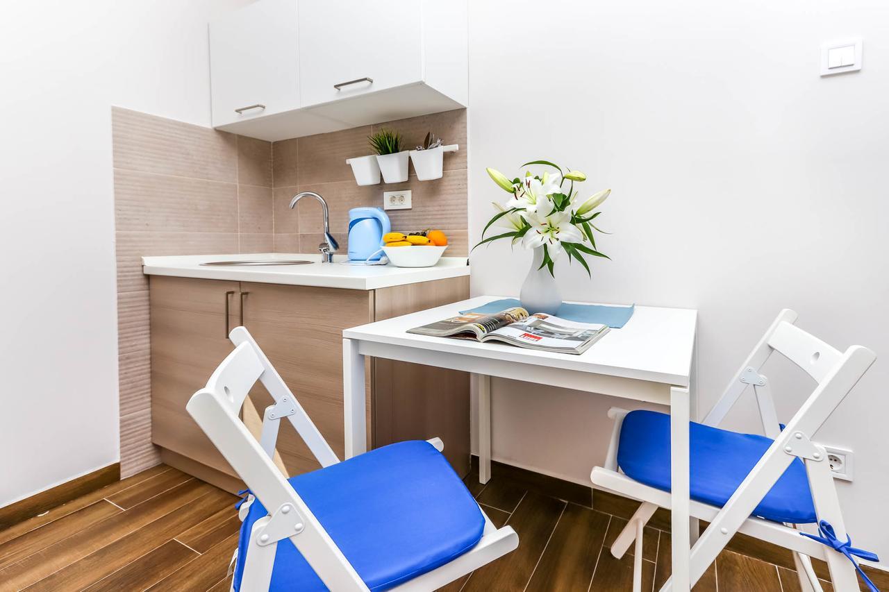 Apartments Maestral Тиват Екстериор снимка