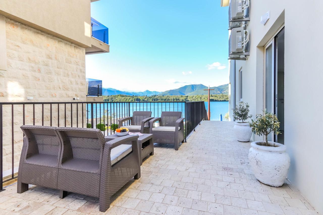 Apartments Maestral Тиват Екстериор снимка