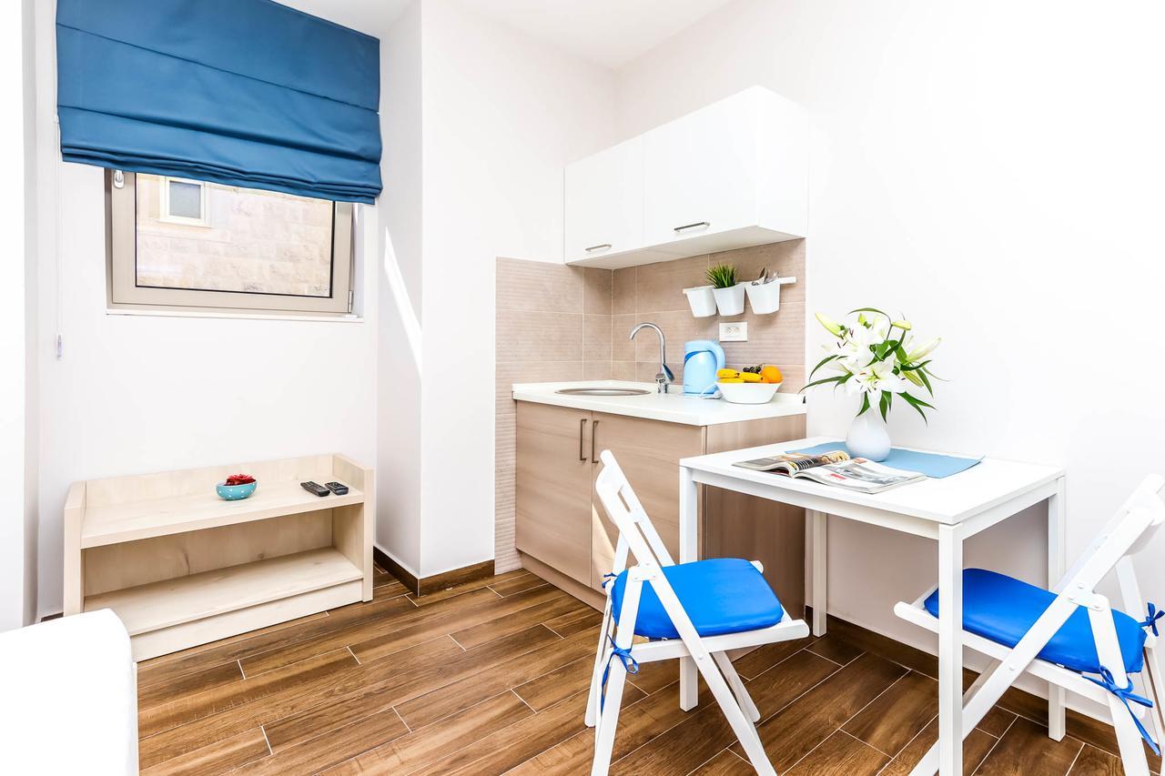 Apartments Maestral Тиват Екстериор снимка